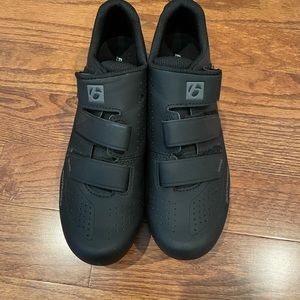 Bontrager size 10 black womens indoor spinning shoes. In excellent condition.